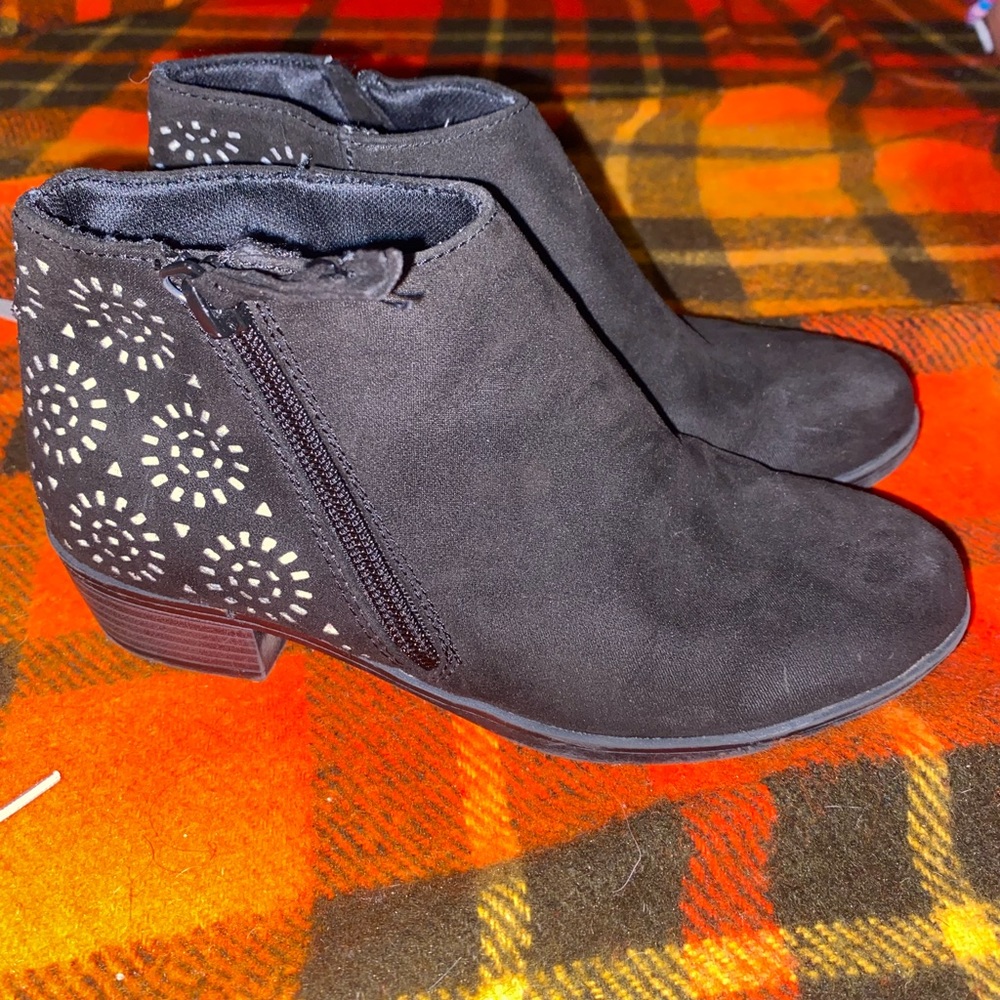 Girls booties size 2